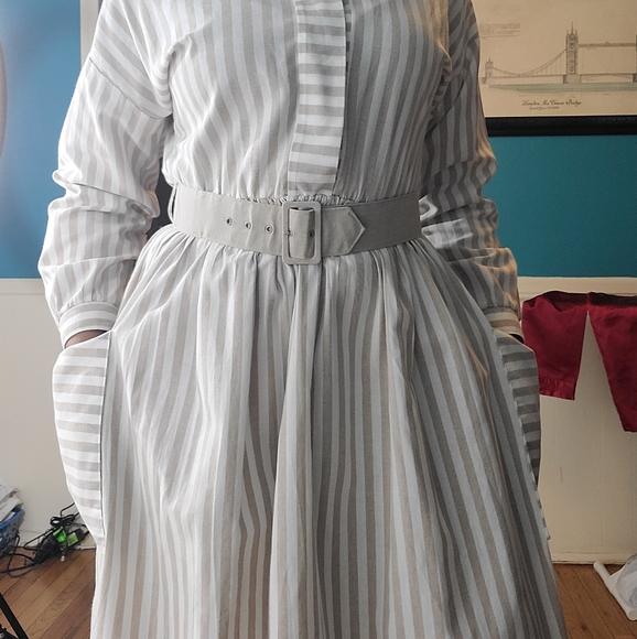 Women's dress - Picture 4 of 4